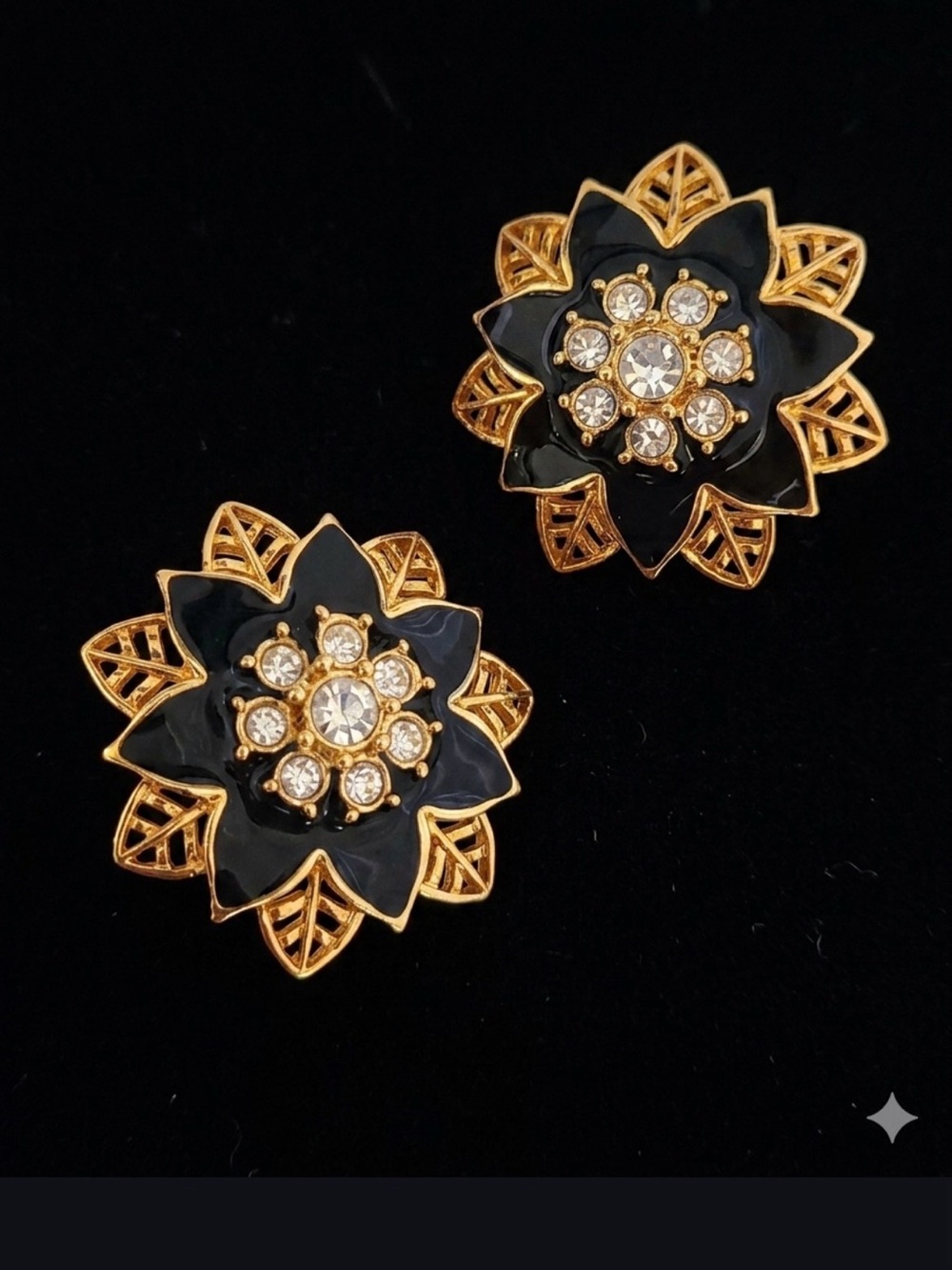 #268 Vintage Avon “Festive Sparkle” Flower Earrings
